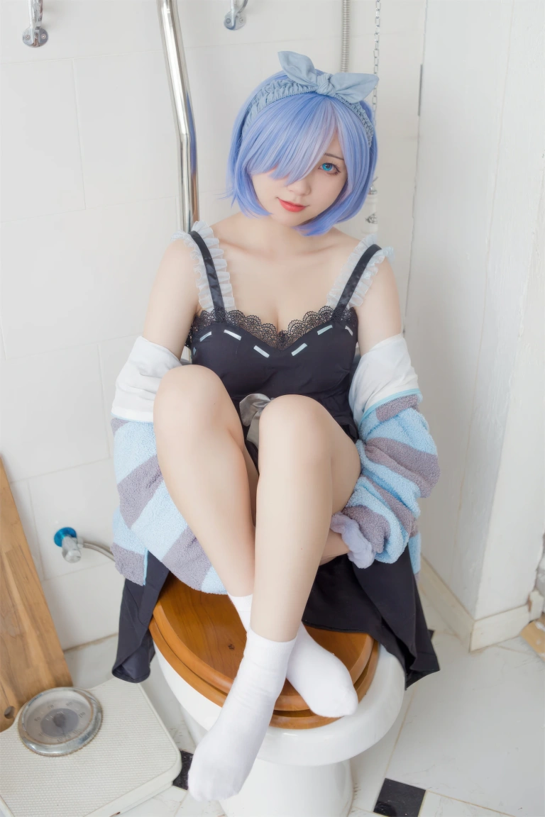花铃《蕾姆居家服》主题写真：30张全套美图