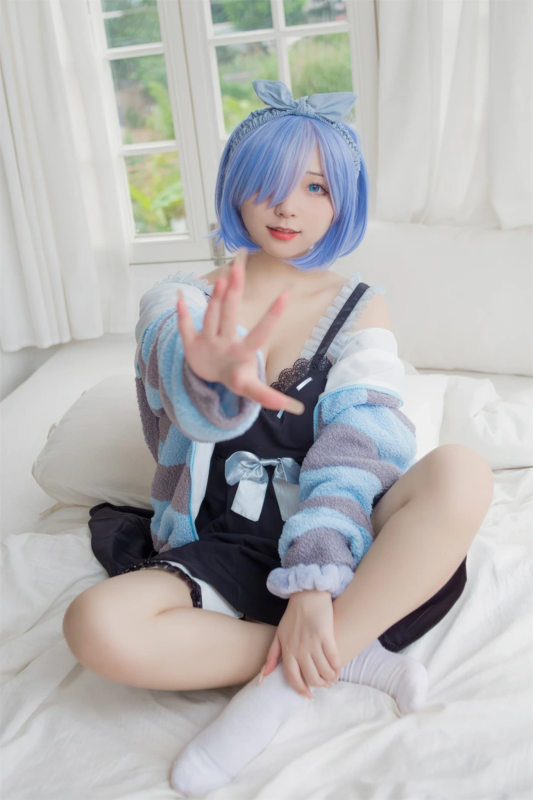 花铃《蕾姆居家服》主题写真：30张全套美图