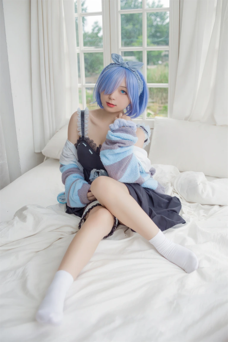 花铃《蕾姆居家服》主题写真：30张全套美图