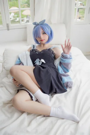 花铃《蕾姆居家服》主题写真：30张全套美图