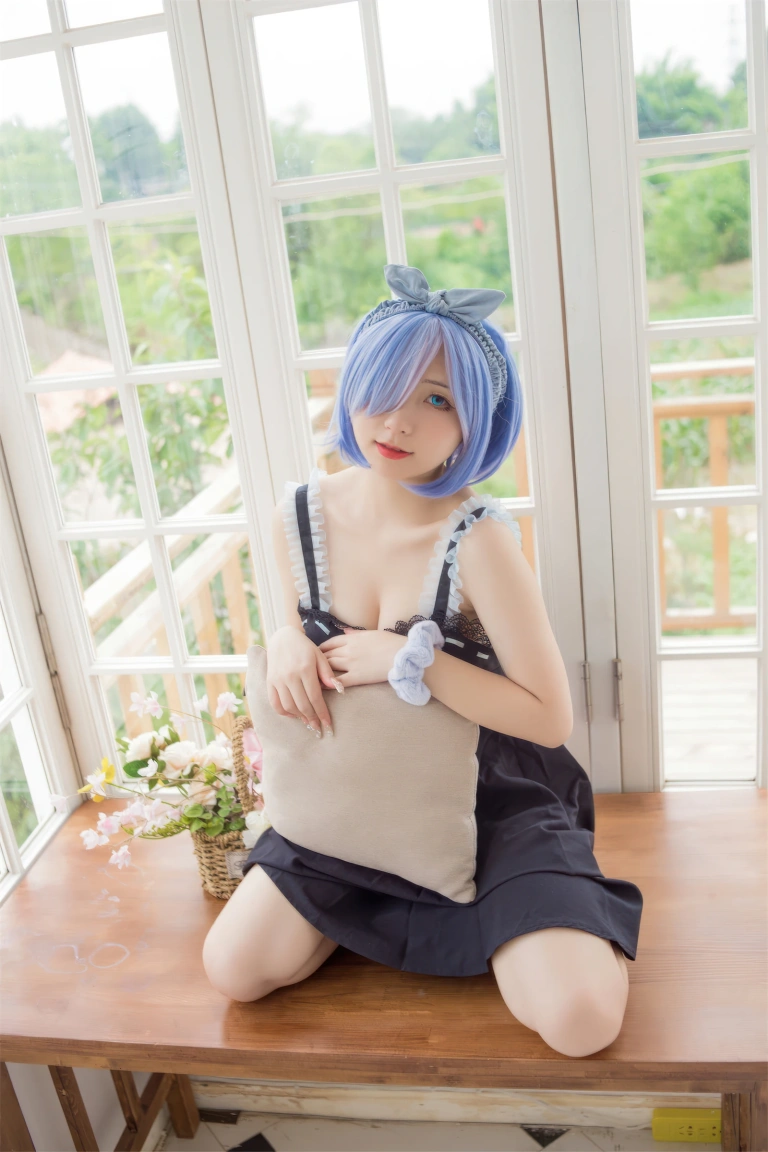 花铃《蕾姆居家服》主题写真：30张全套美图