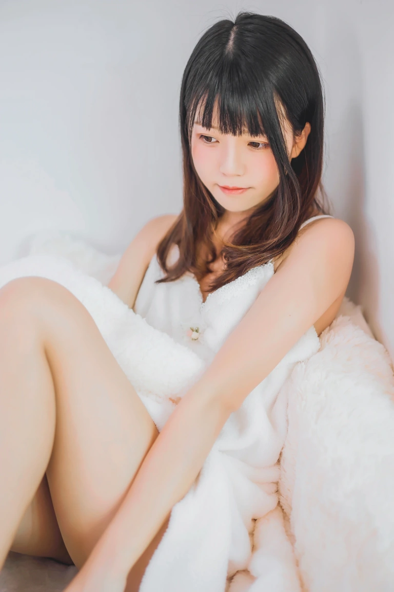 桜桃喵《冬眠套装》主题写真：38张全套美图
