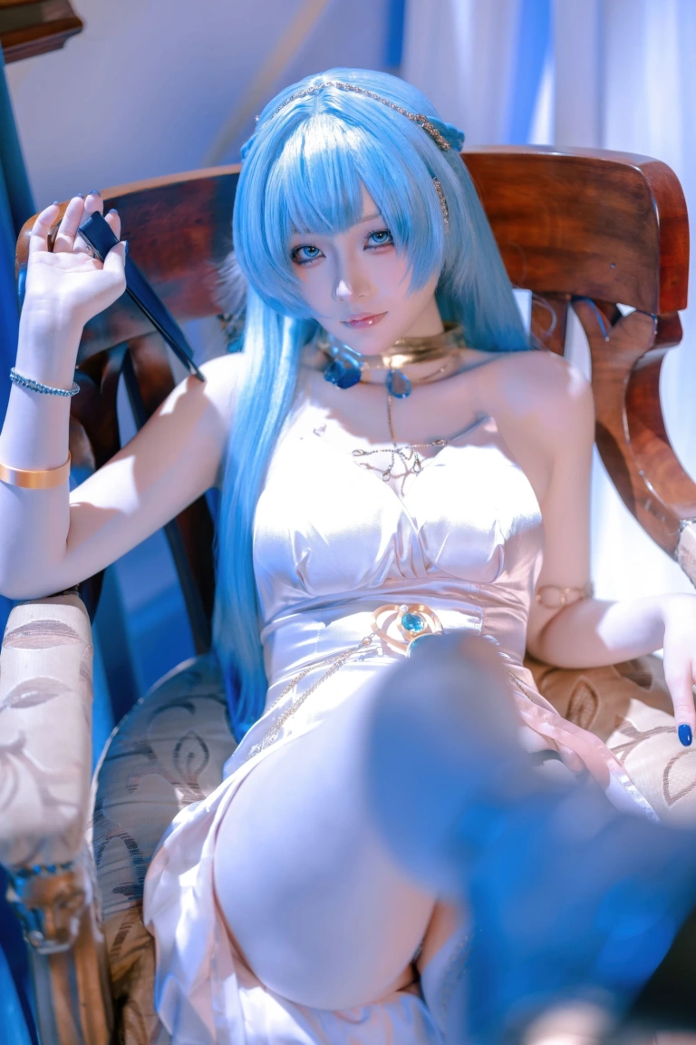 屿鱼《胜利女神：妮姬 海伦 礼服》主题写真：60张全套美图