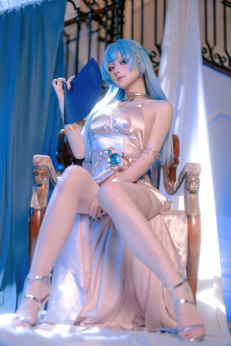屿鱼《胜利女神：妮姬 海伦 礼服》主题写真：60张全套美图