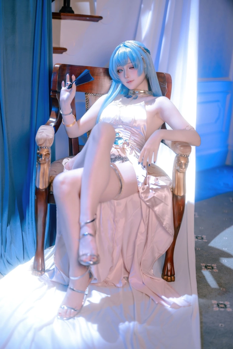 屿鱼《胜利女神：妮姬 海伦 礼服》主题写真：60张全套美图