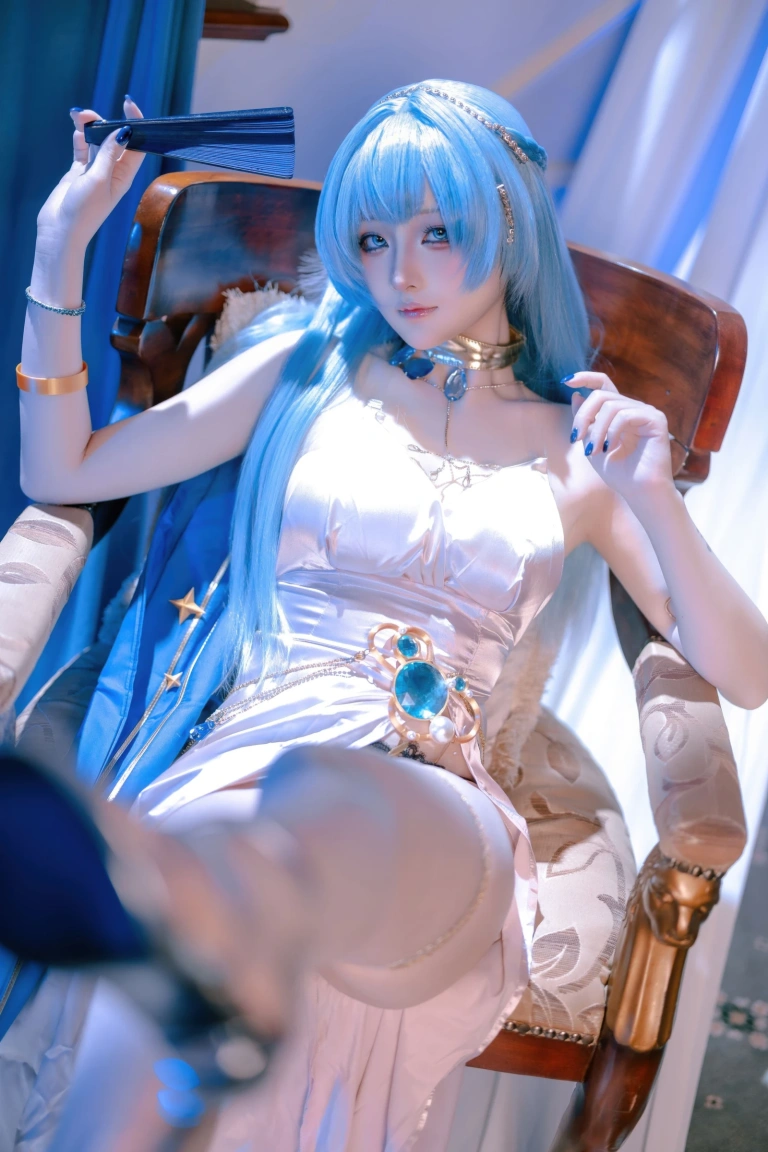 屿鱼《胜利女神：妮姬 海伦 礼服》主题写真：60张全套美图
