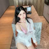 不呆猫《粉色衬衣女友》主题写真：66张全套美图，含1个视频
