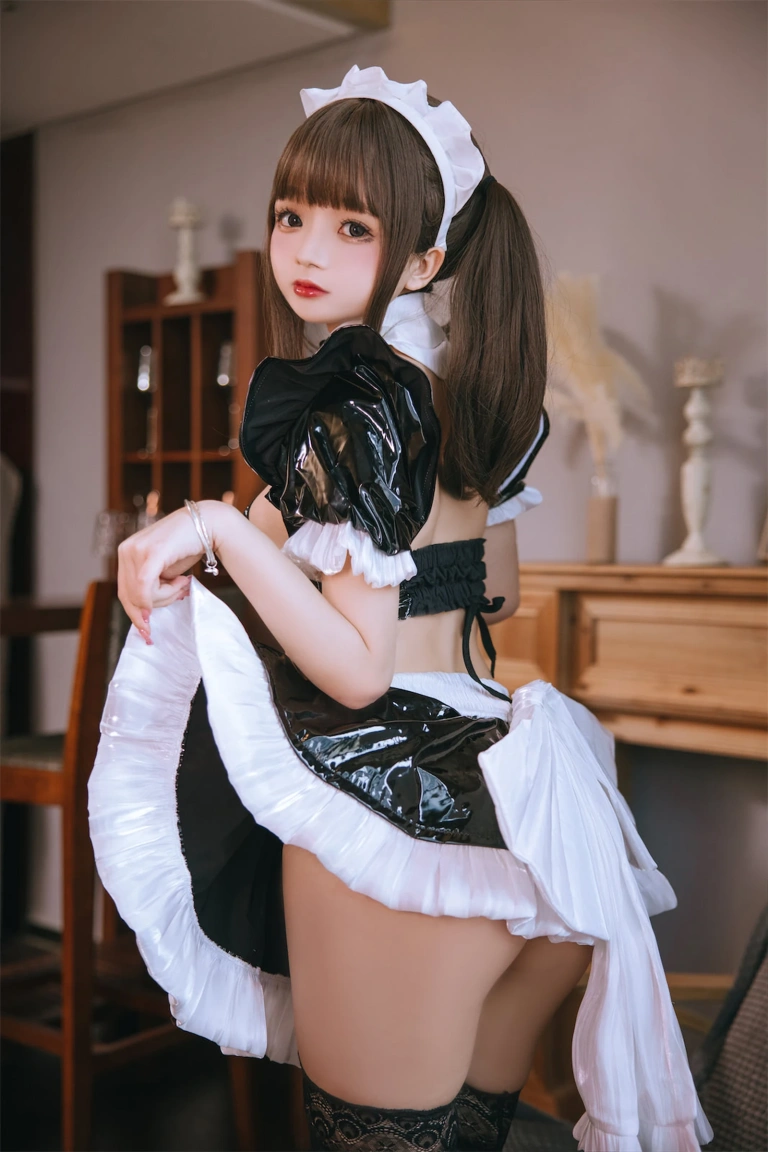 日奈娇(椎名莜)《皮质女仆》主题写真：80张全套美图