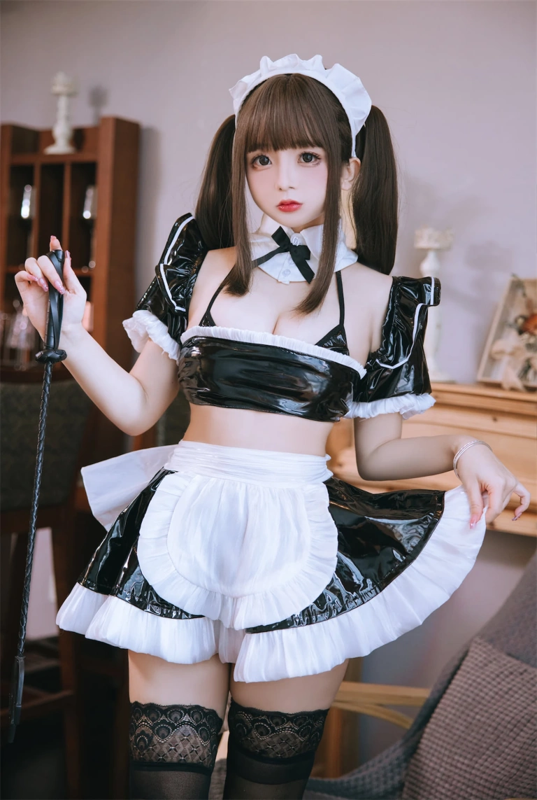 日奈娇(椎名莜)《皮质女仆》主题写真：80张全套美图