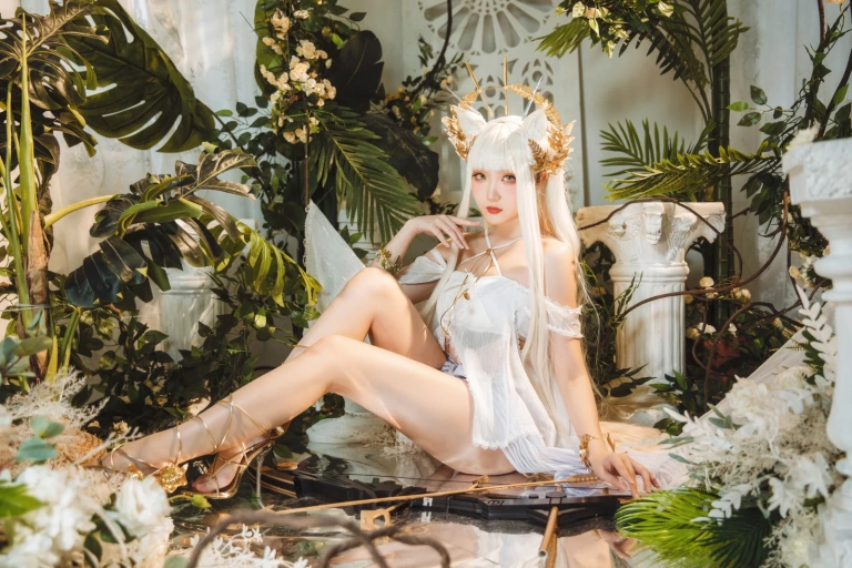 瓜希酱《明日方舟 白金泳装》主题写真：25张全套美图
