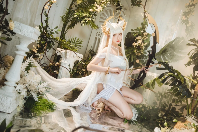 瓜希酱《明日方舟 白金泳装》主题写真：25张全套美图