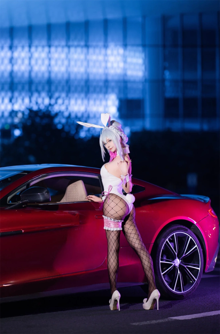 抱走莫子《雪女跑车兔女郎》主题写真：27张全套美图