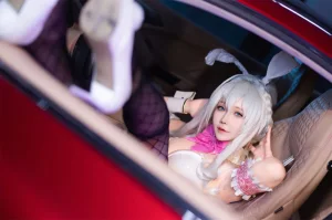 抱走莫子《雪女跑车兔女郎》主题写真：27张全套美图