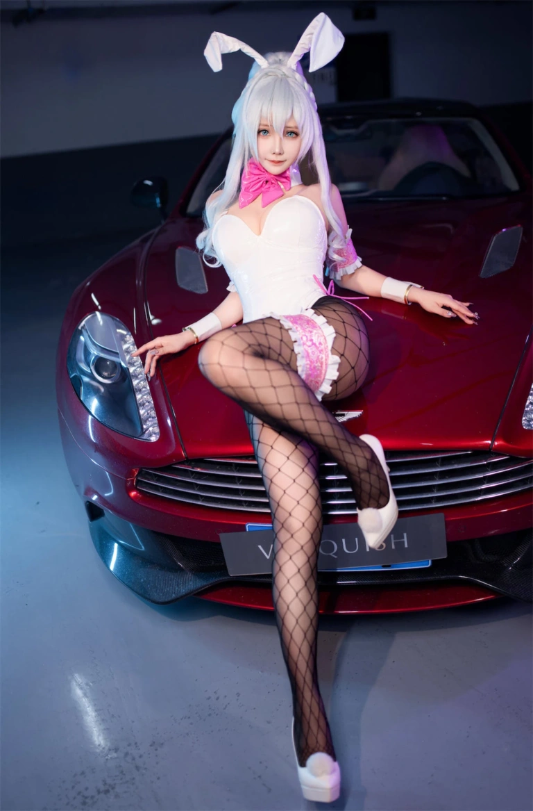 抱走莫子《雪女跑车兔女郎》主题写真：27张全套美图