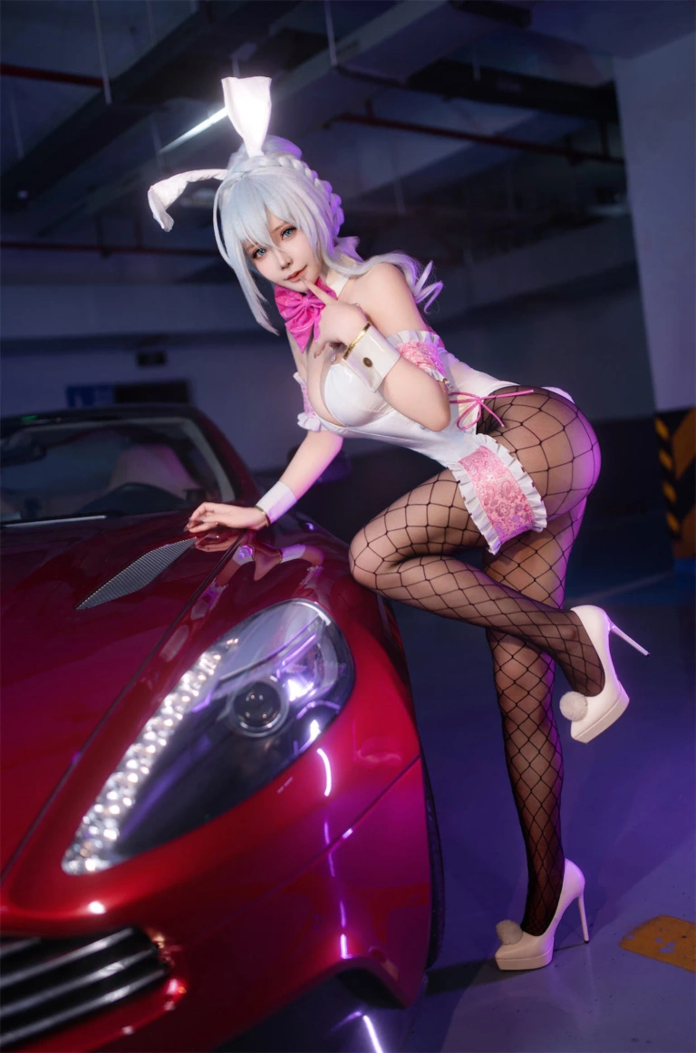 抱走莫子《雪女跑车兔女郎》主题写真：27张全套美图