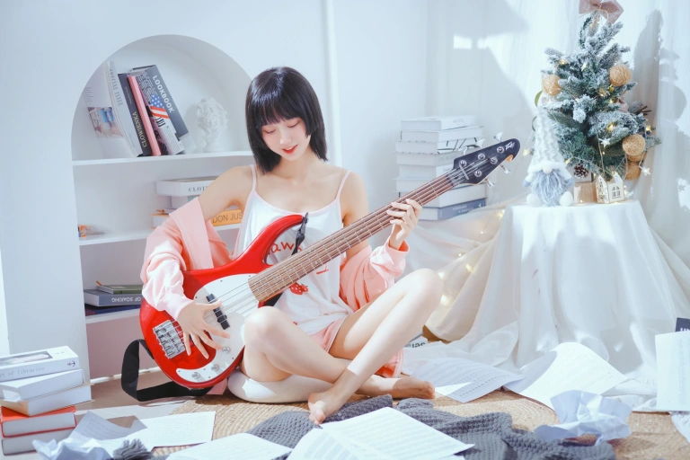 木棉棉《贝斯与妹妹》主题写真：53张全套美图