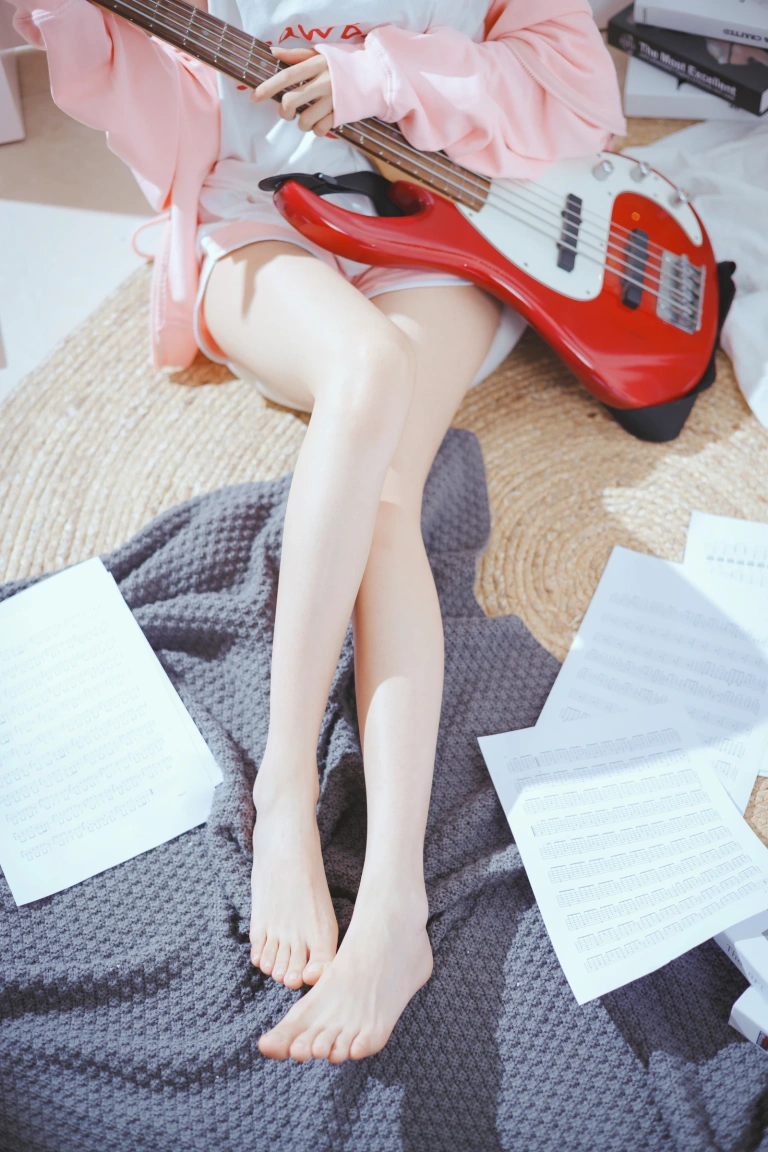 木棉棉《贝斯与妹妹》主题写真：53张全套美图