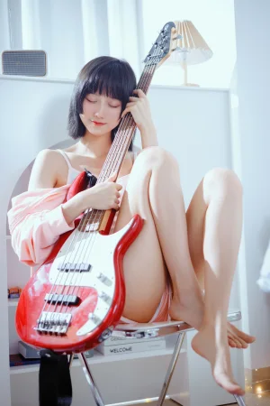 木棉棉《贝斯与妹妹》主题写真：53张全套美图