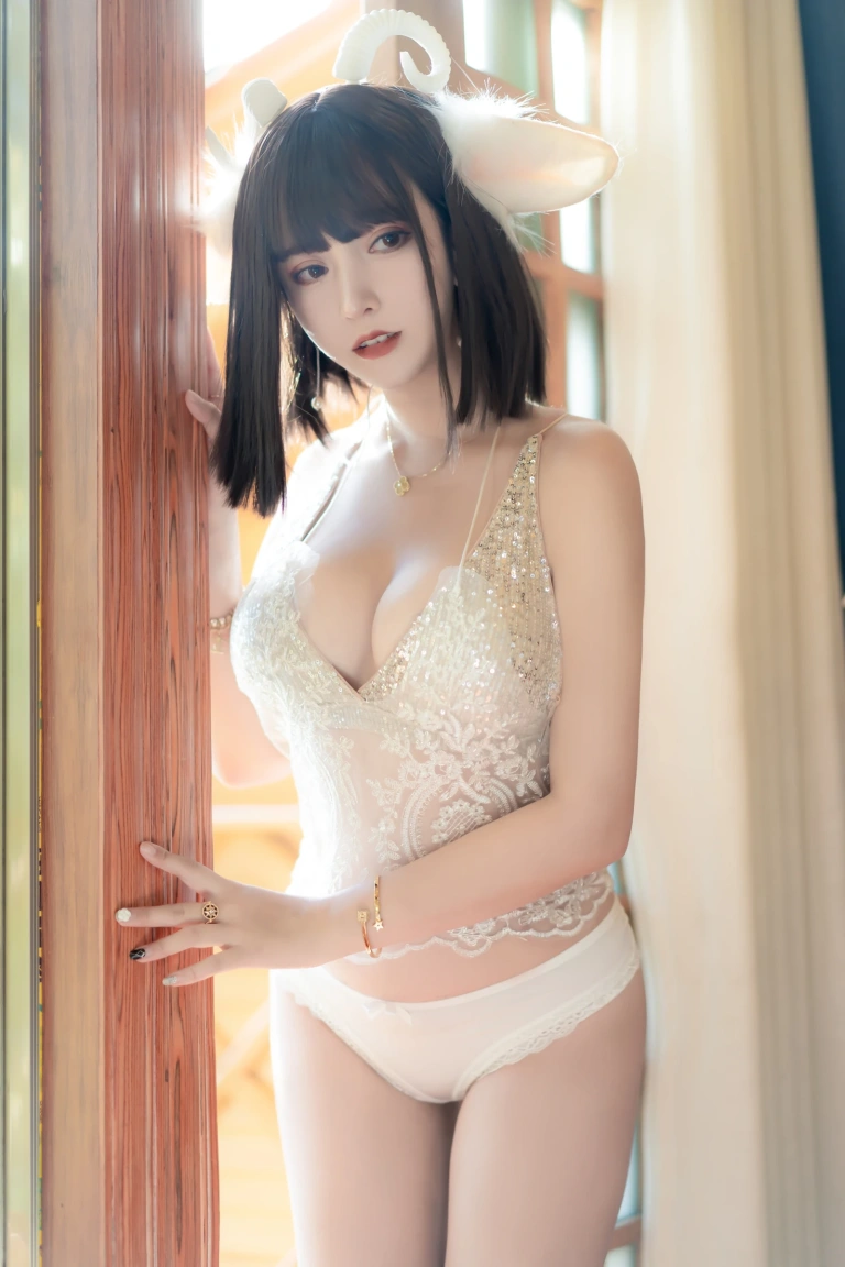过期米线线喵《小羊》主题写真：66张全套美图