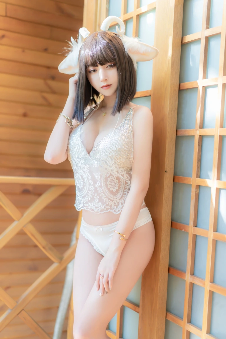 过期米线线喵《小羊》主题写真：66张全套美图