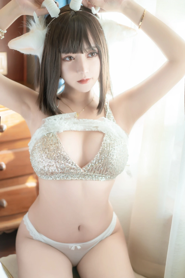 过期米线线喵《小羊》主题写真：66张全套美图