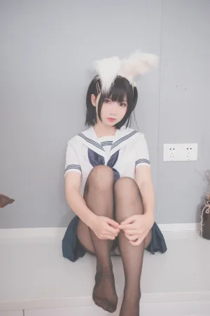 面饼仙儿《兔耳jk》主题写真：17张全套美图