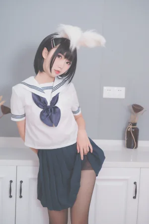 面饼仙儿《兔耳jk》主题写真：17张全套美图