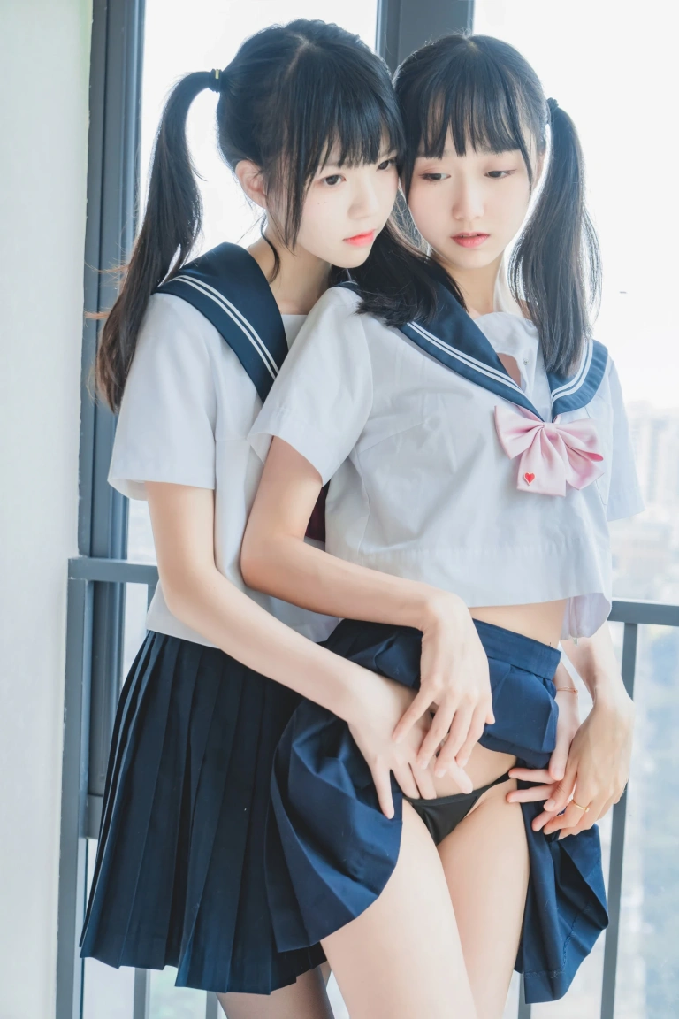 桜桃喵《她（桜桃喵&木绵绵OwO）》主题写真：37张全套美图