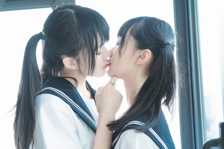 桜桃喵《她（桜桃喵&木绵绵OwO）》主题写真：37张全套美图