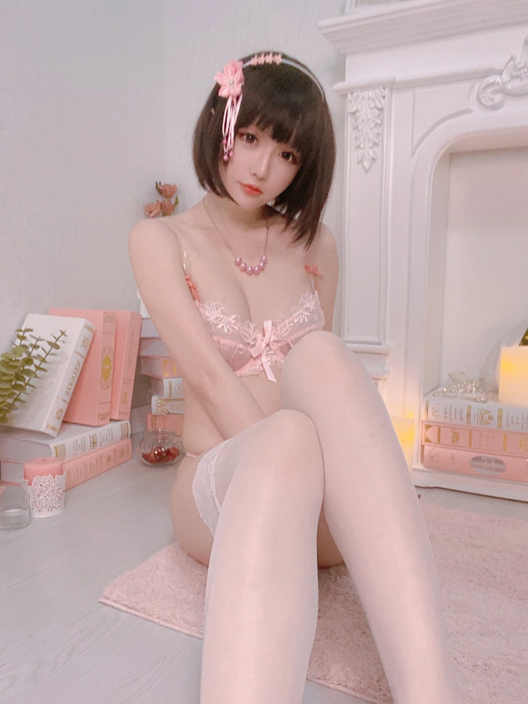 星之迟迟《加藤惠 特典礼服》主题写真：100张全套美图，含1个视频