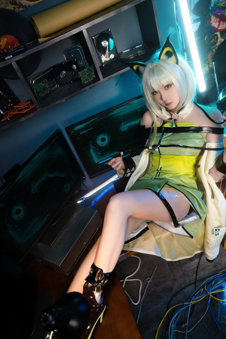 瓜希酱《明日方舟 凯尔希》主题写真：21张全套美图