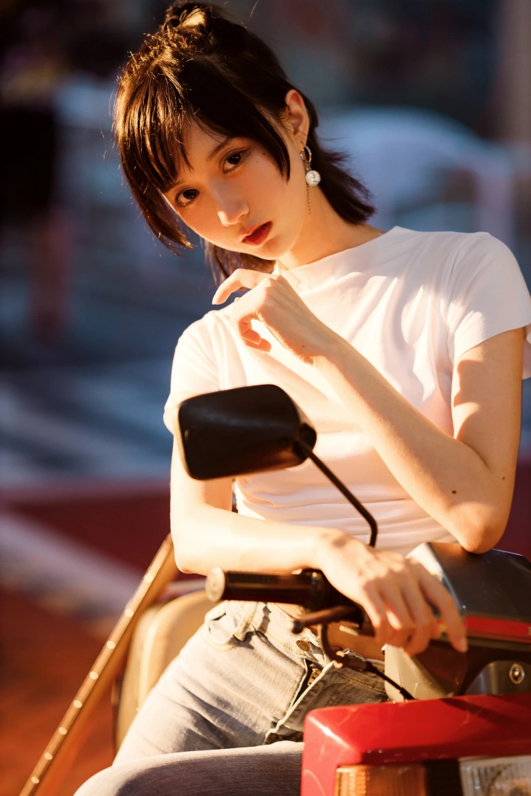 木棉棉《贝斯与妹妹2》主题写真：28张全套美图