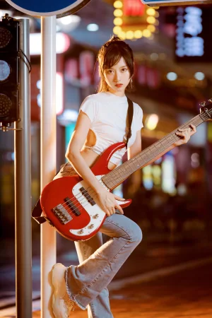 木棉棉《贝斯与妹妹2》主题写真：28张全套美图