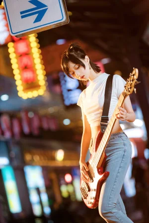 木棉棉《贝斯与妹妹2》主题写真：28张全套美图