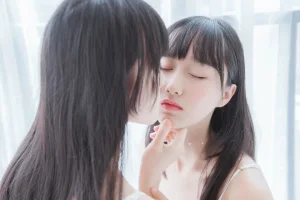 桜桃喵《朝（白裙×白裙）桜桃喵&木绵绵OwO》主题写真：58张全套美图