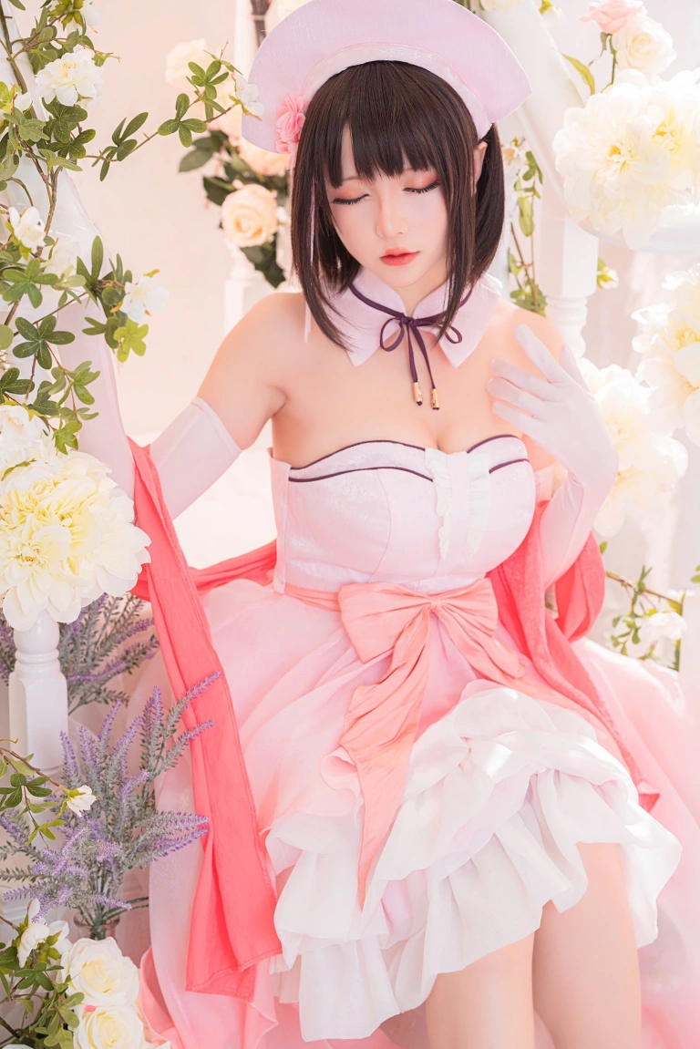 星之迟迟《加藤惠 粉礼服》主题写真：33张全套美图