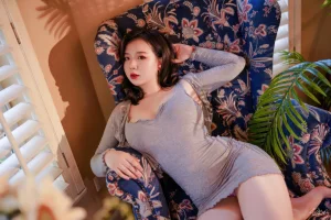 皮皮奶《房东太太》主题写真：50张全套美图