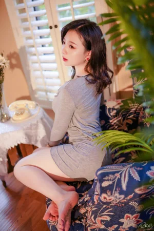 皮皮奶《房东太太》主题写真：50张全套美图