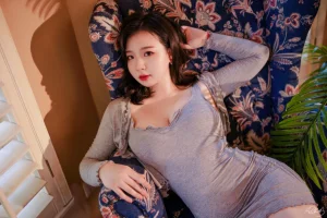 皮皮奶《房东太太》主题写真：50张全套美图