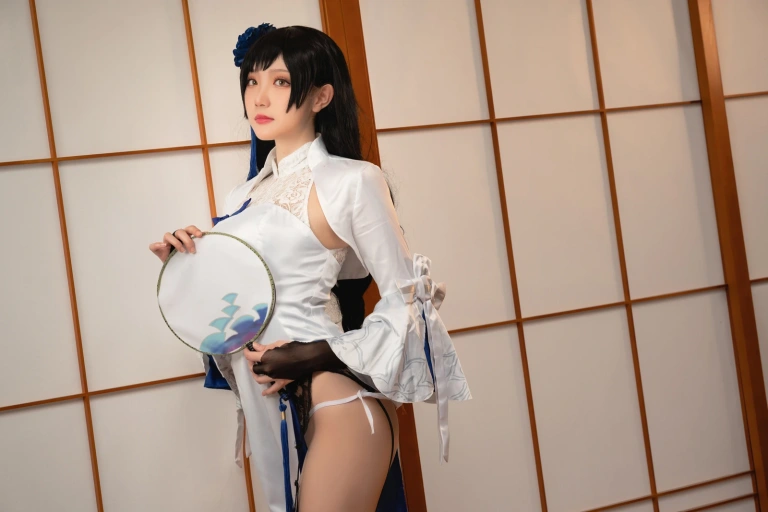 瓜希酱《少女前线 95式 玉玲珑》主题写真：20张全套美图