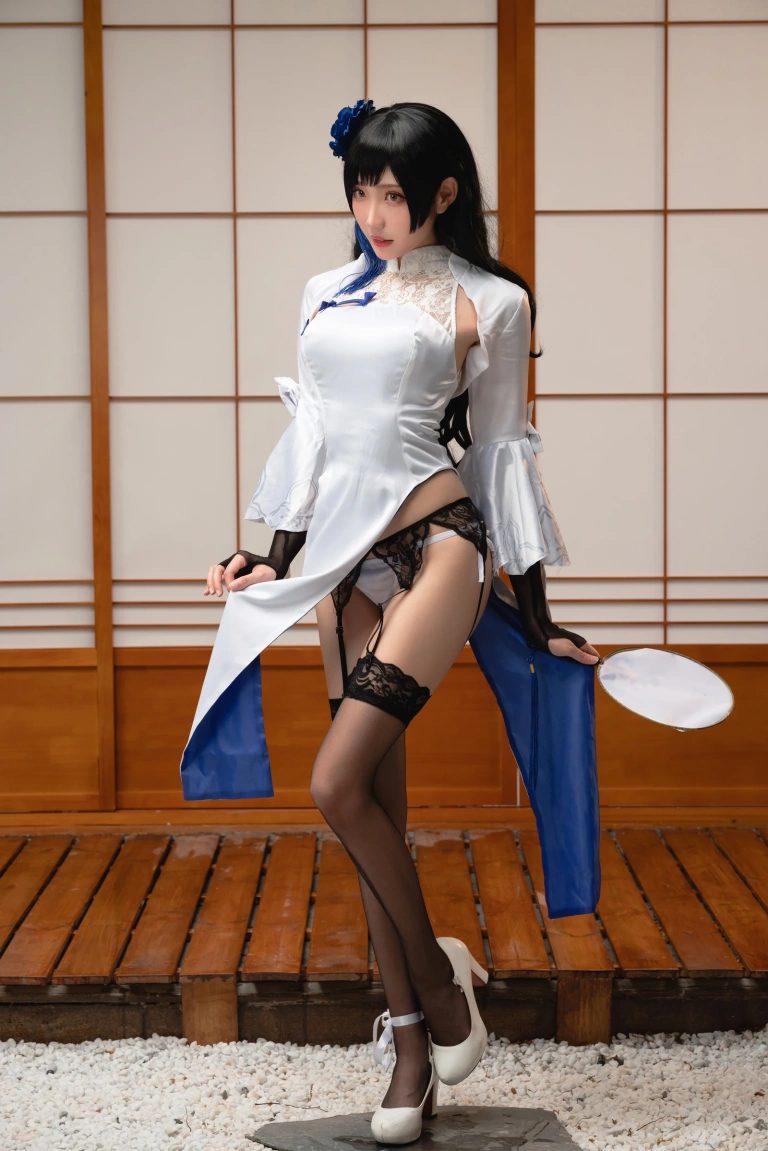 瓜希酱《少女前线 95式 玉玲珑》主题写真：20张全套美图