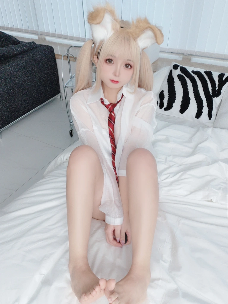 日奈娇(椎名莜)《衬衫小狗》主题写真：160张全套美图