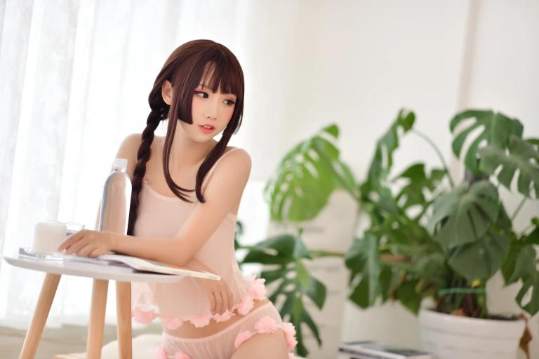 面饼仙儿《小女友1》主题写真：22张全套美图