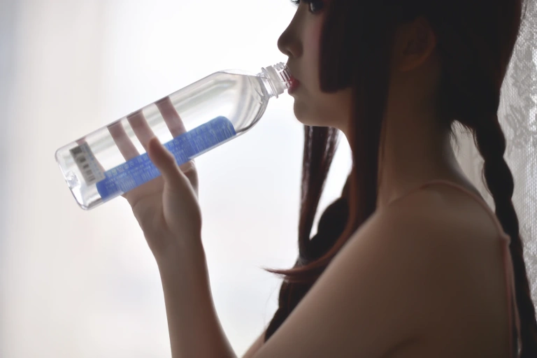 面饼仙儿《小女友1》主题写真：22张全套美图