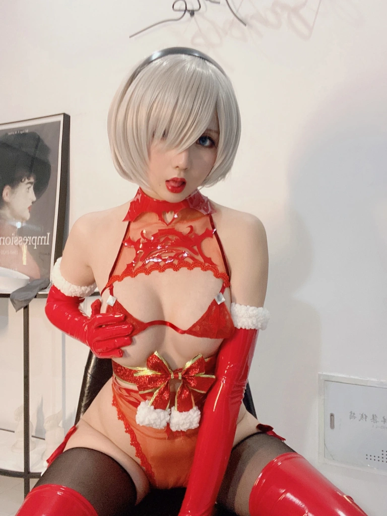 星之迟迟《尼尔圣诞 2B》主题写真：110张全套美图，含1个视频