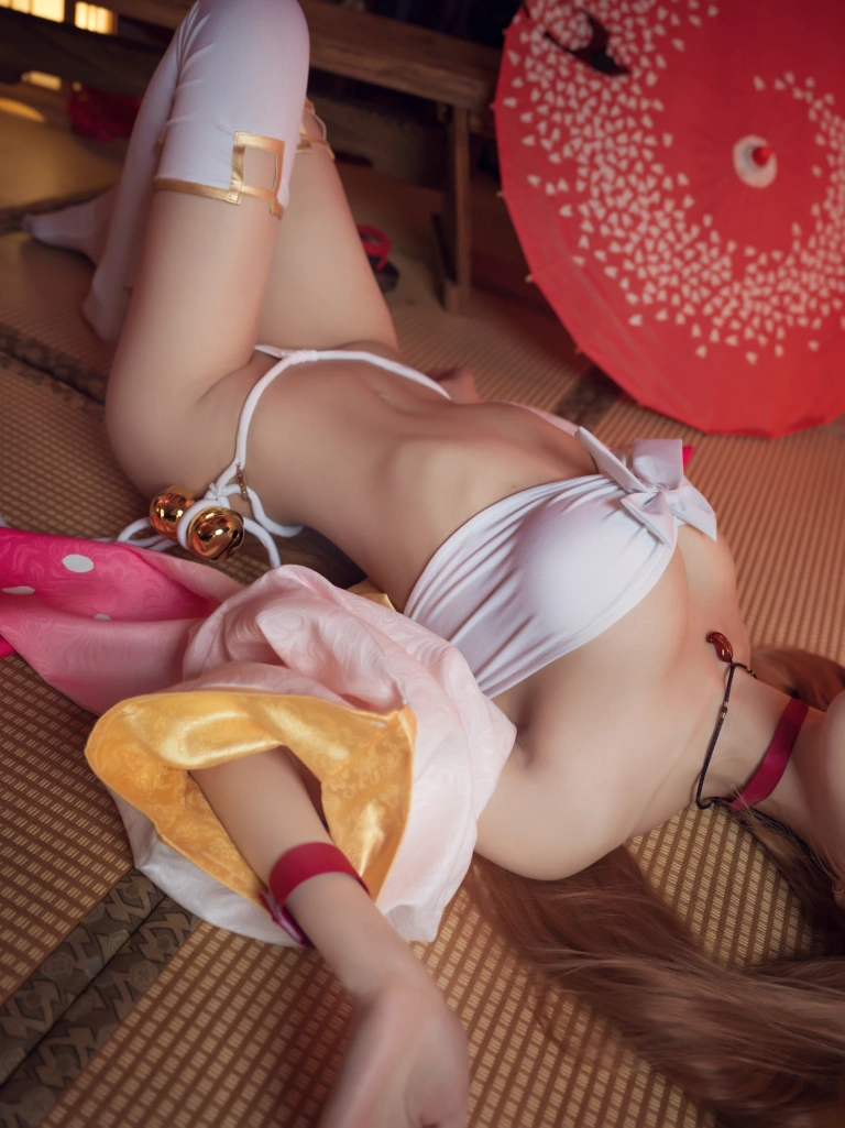 阿包也是兔娘《9月舰长 高苗佑京》主题写真：27张全套美图