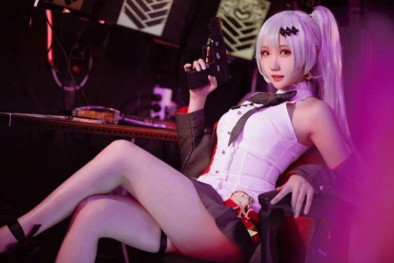 瓜希酱《少女前线 FN-57 Five-seveN》主题写真：22张全套美图