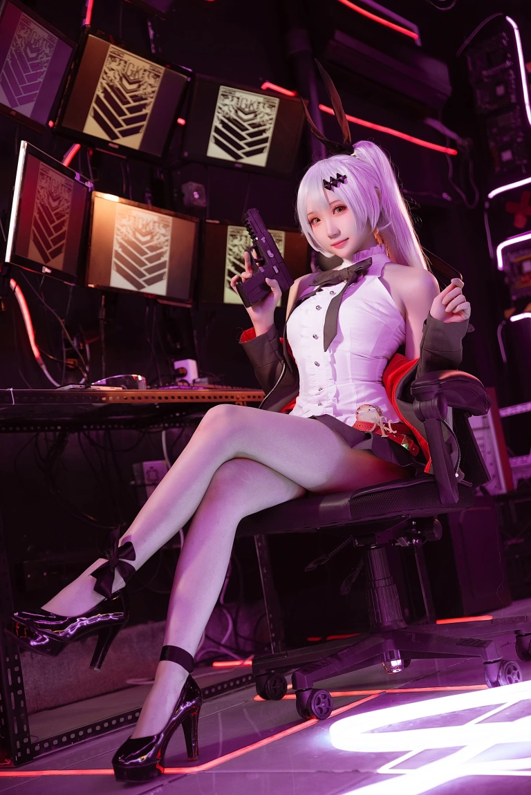 瓜希酱《少女前线 FN-57 Five-seveN》主题写真：22张全套美图