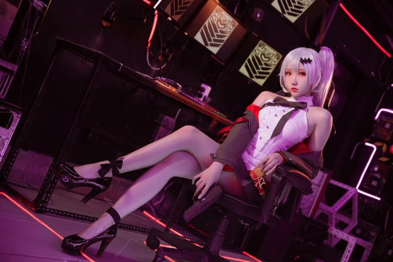 瓜希酱《少女前线 FN-57 Five-seveN》主题写真：22张全套美图
