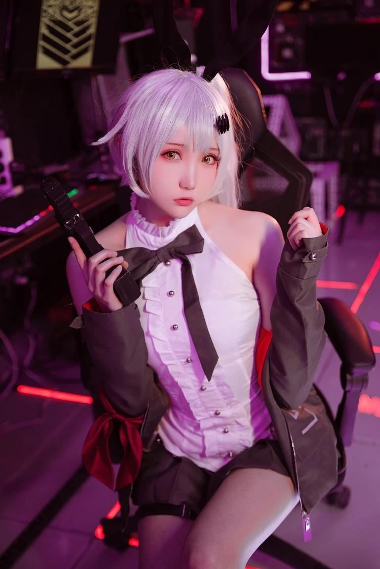 瓜希酱《少女前线 FN-57 Five-seveN》主题写真：22张全套美图